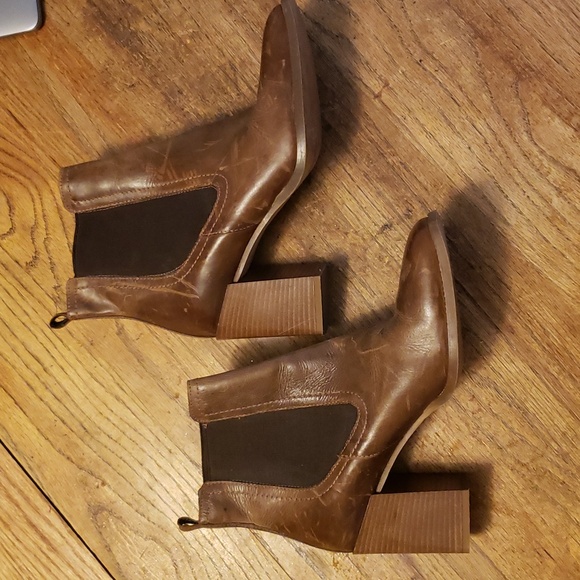 👢 ALDO Distressed Boots - Picture 3 of 9